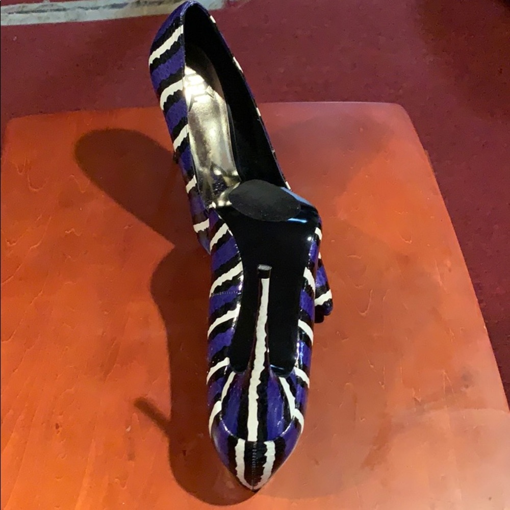 Pumps - Picture 3 of 4